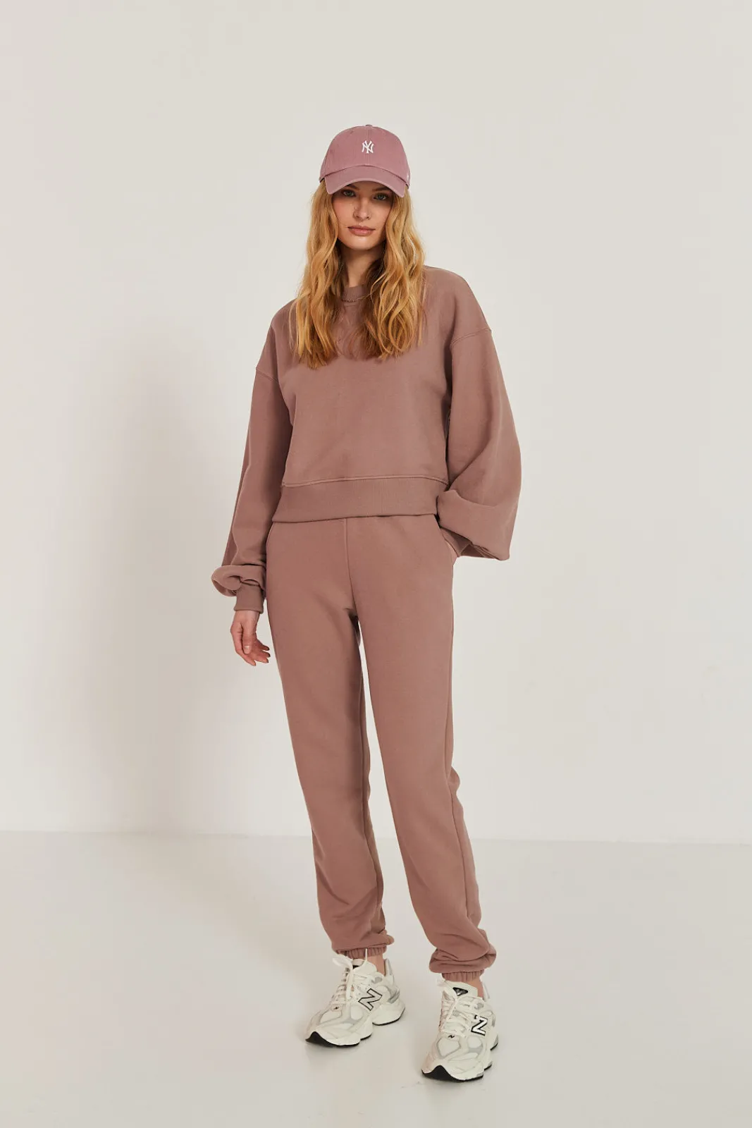 TALYA Spodnie Dresowe^Spodnie dresowe mocca mousse