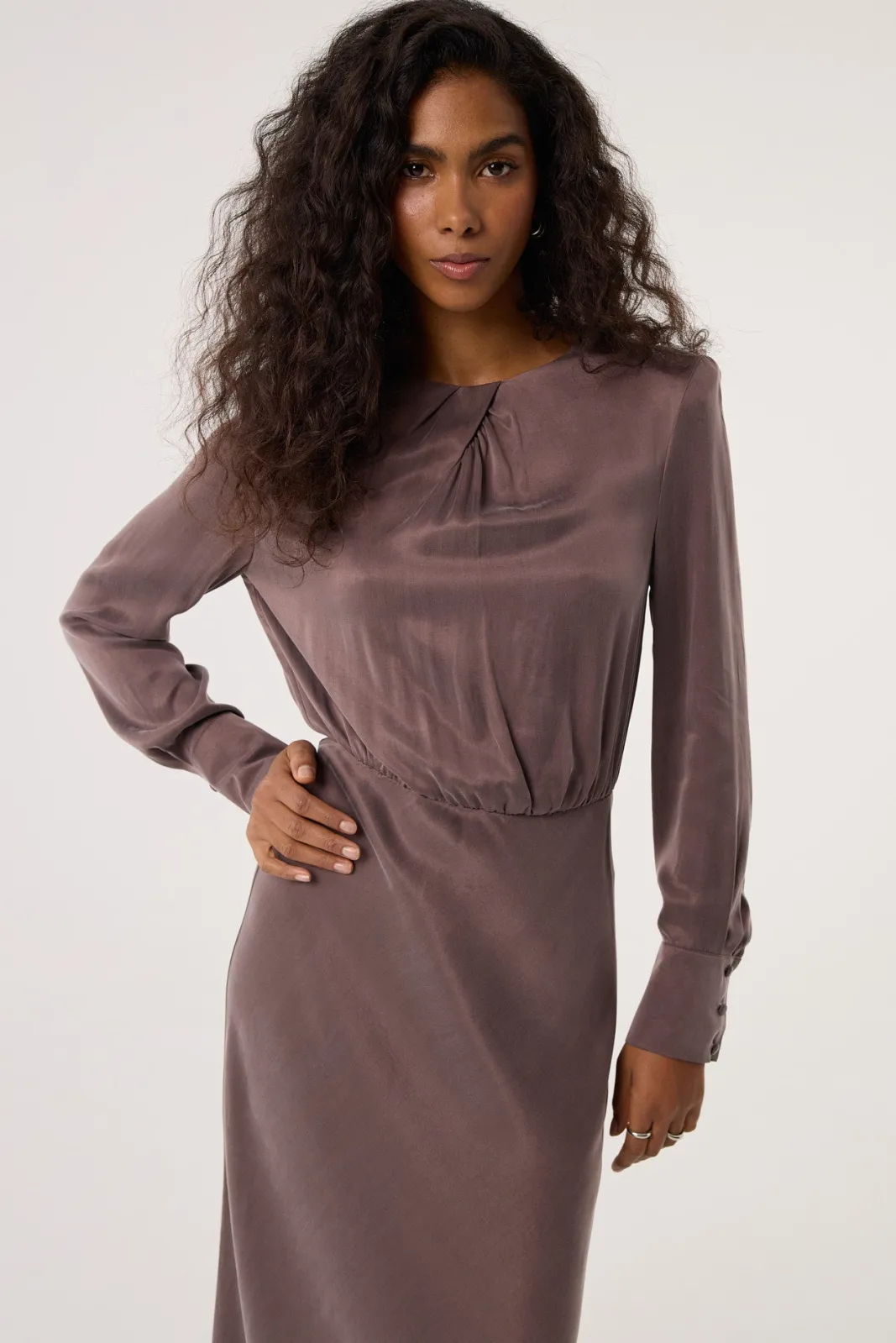 TALYA Sukienki^Sukienka Tiffany taupe